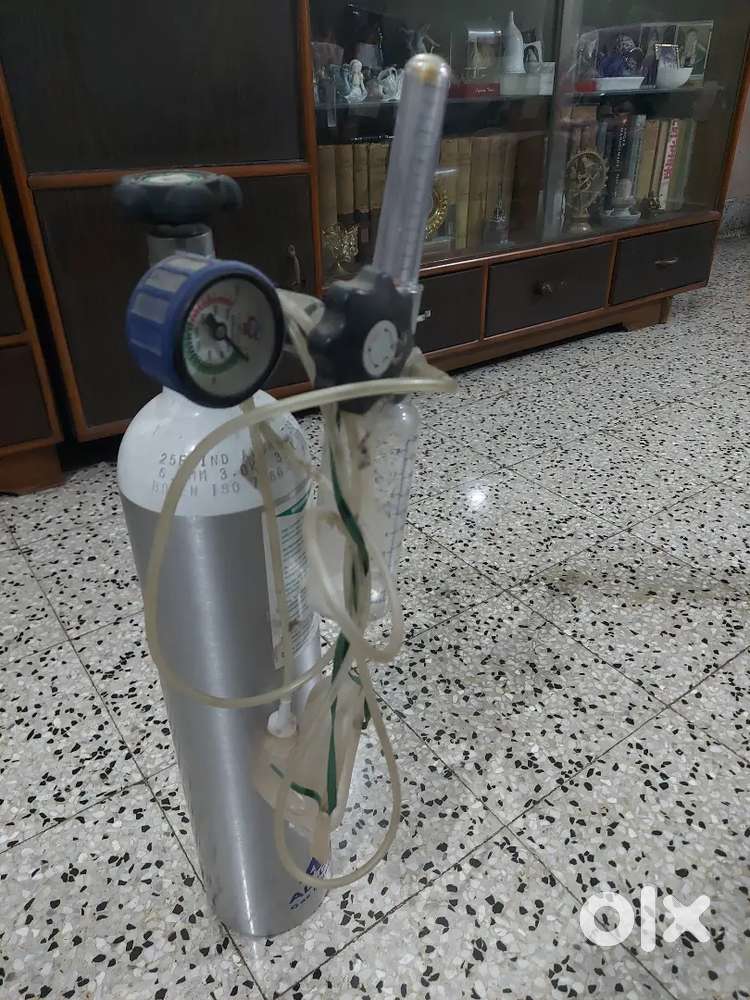 A very good condition Oxygen  Cylinder (Stainless steel)