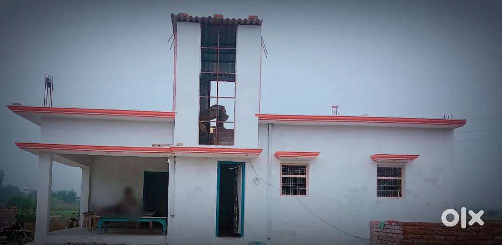 ये घर नया रेडी हुआ है सितंबर 2025 में दूसरे जगह घर बनाने लिए बेचना है