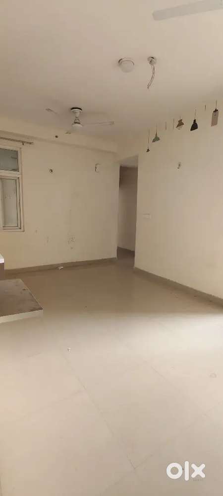 3bhk semi furnished flat available for rent