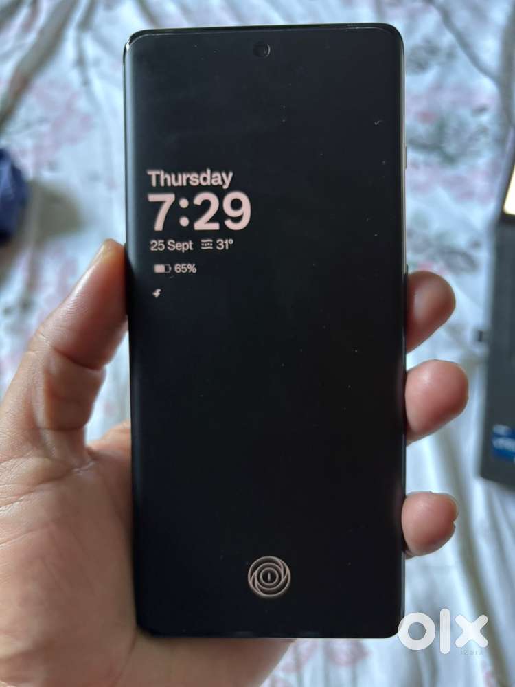 One plus 11r 5g black -8 gb and 128 gb