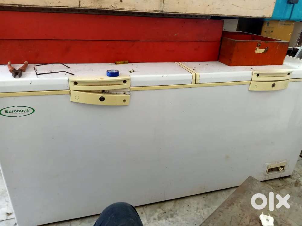 Deep freezer display freez