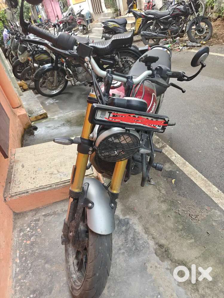 Triumph speed 400 ,less used , zero dent and company service maintain