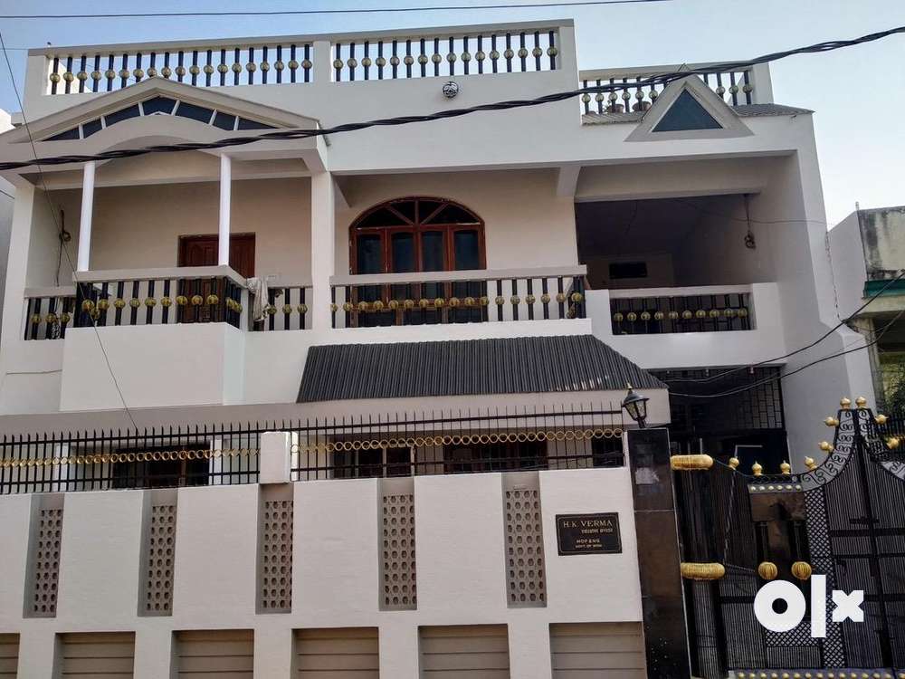 LUXURIOUS BUNGLOW FOR SALE IN PRIME LOCATION