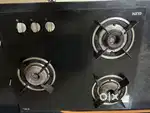 Gas stove with three burners