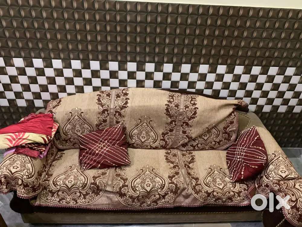7 seater,3 sofas,1 heavy And Fancy Table, free cover and cushions