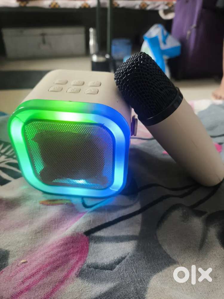 Colourful karaoke bluetooth speaker