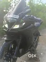 R1v3 black colour