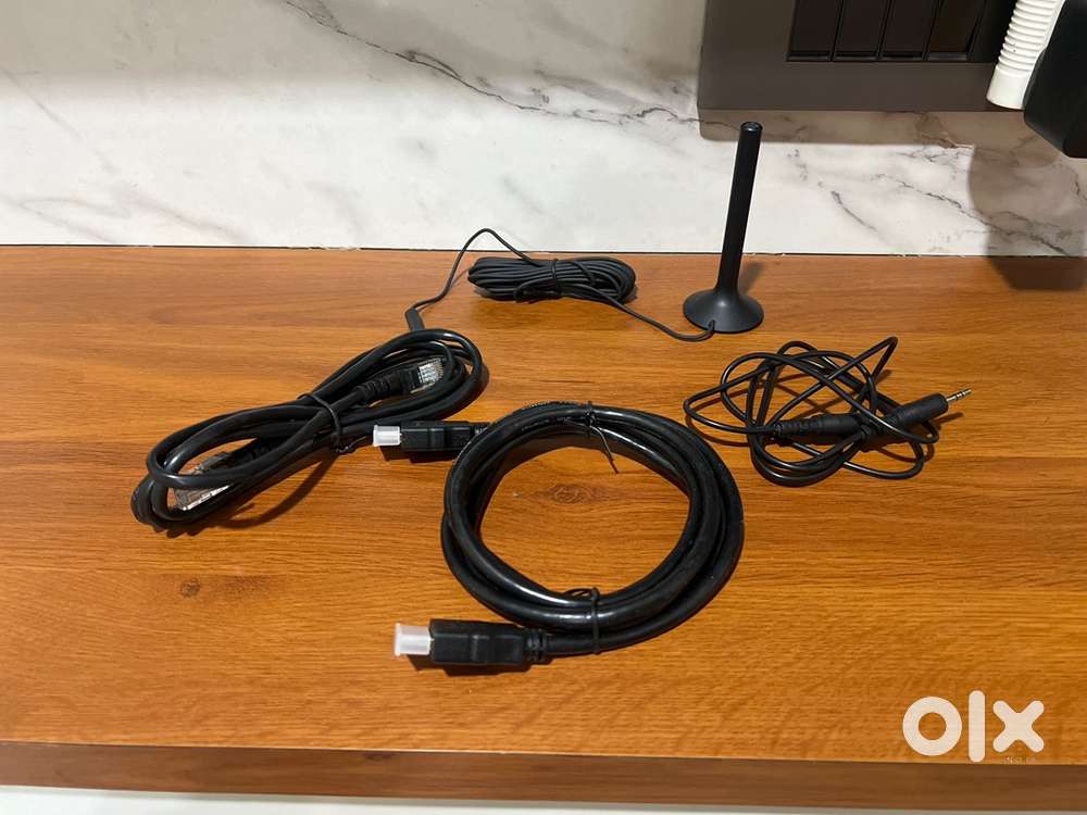Multiple cables Hdmi,AUX, ETHERNET, 3.5 mm antenna