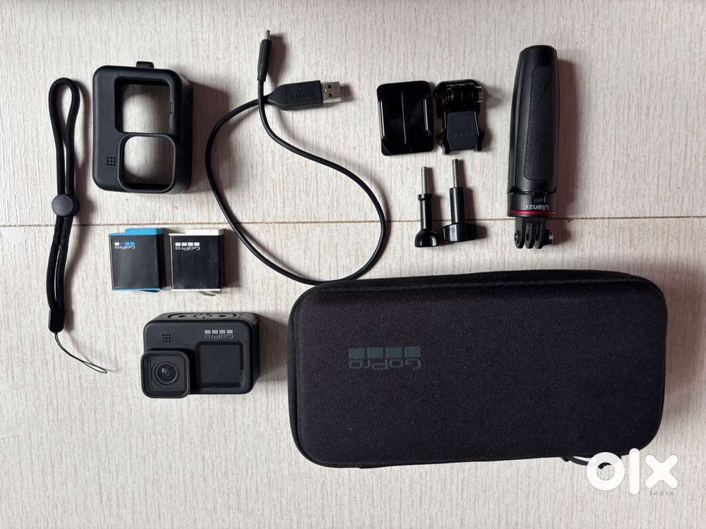 GoPro hero 9 + batteries + ulanzi mini tripod