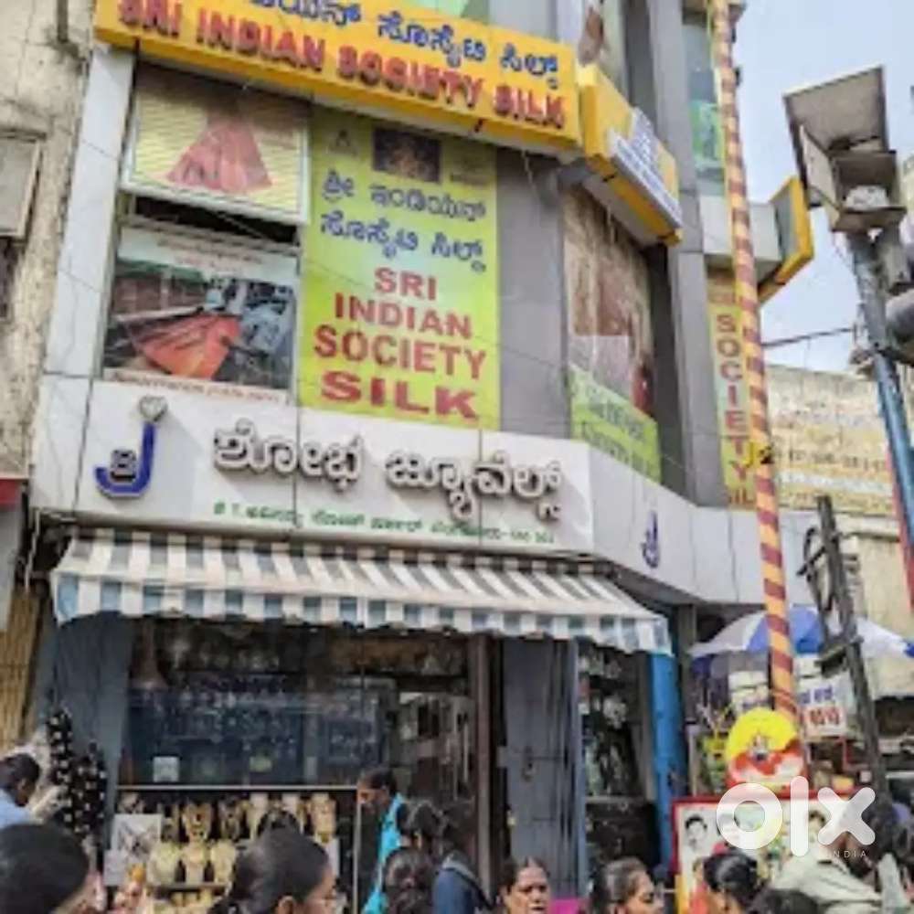 Commercial building for sale