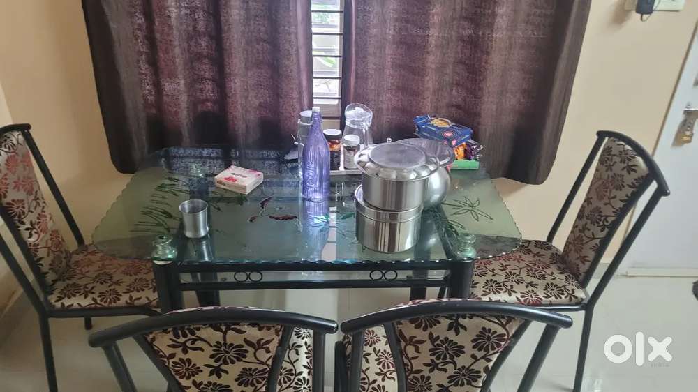 Dining Table with 4 chairs