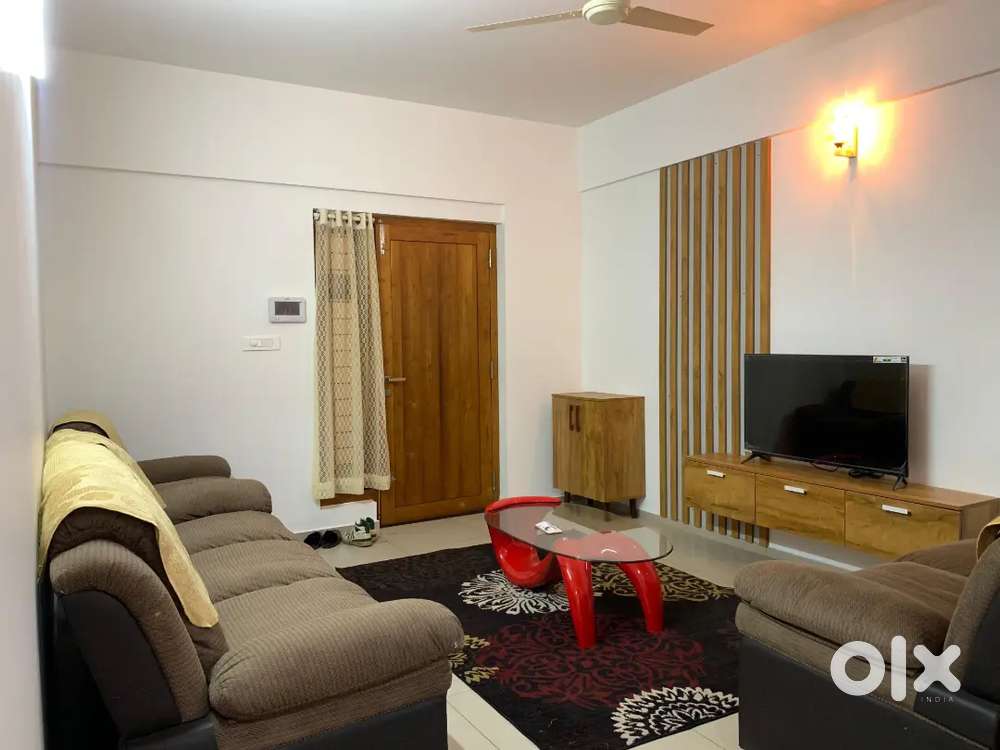 Luxuary appartment with 2BHK and 3 balconies for rent near LULU MALL