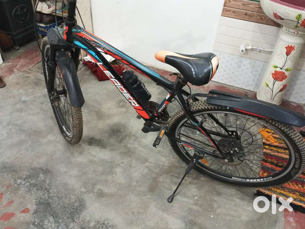 Disc brake,  branded tyre, stunt,and also 21 gyre