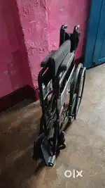 Foldable wheelchair
