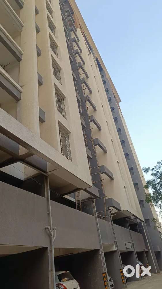 Female flatmate required