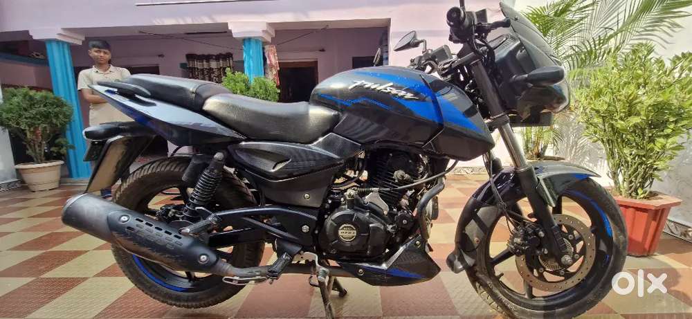 Bajaj pulsar 150, sports bike, age - 4 year