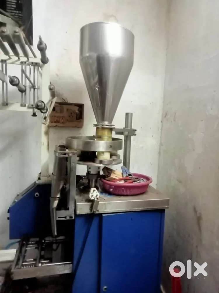 Pouch packing machine