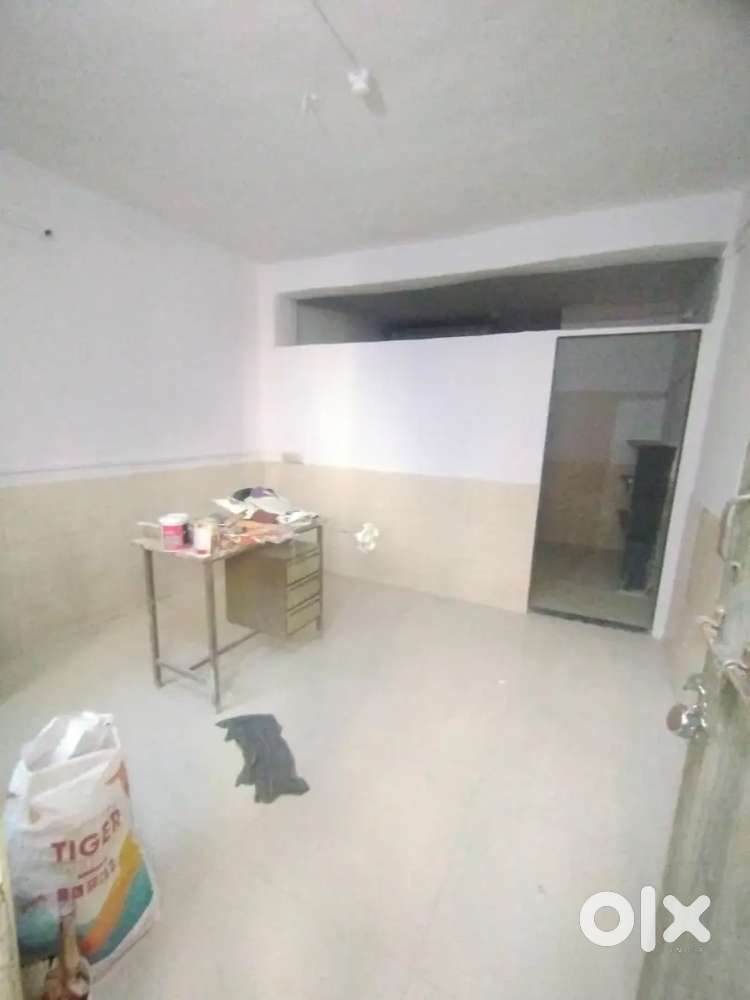 1 rk rent for commercial use near station Dombivli west