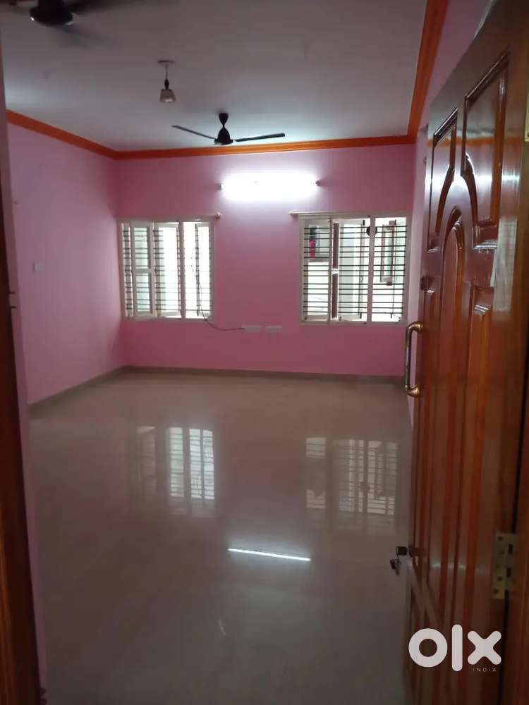 Independent house for rent on first floor with power backup