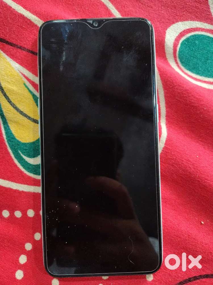 A31 haii aur phone 4/64 hai new condition me