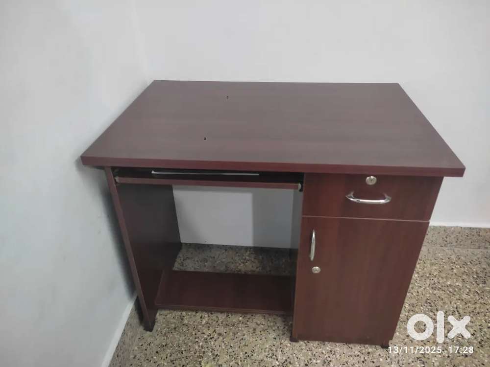 Study/office/computer table