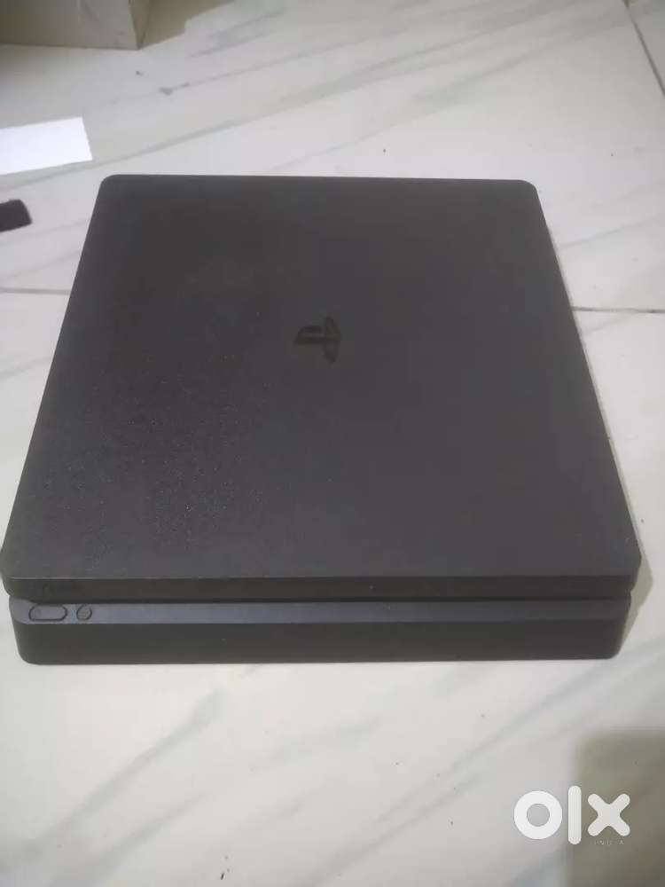 PS4 1tb storage version 11.00 with Acer 24 inch monitor