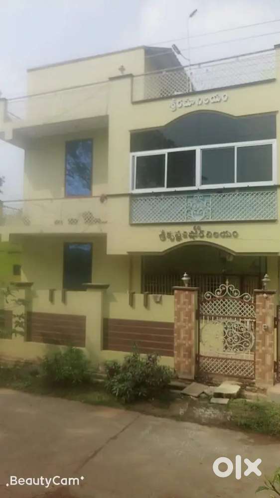 1 BHK in ground floor. 2 BHK in first floor. Easily can park 2 cars.