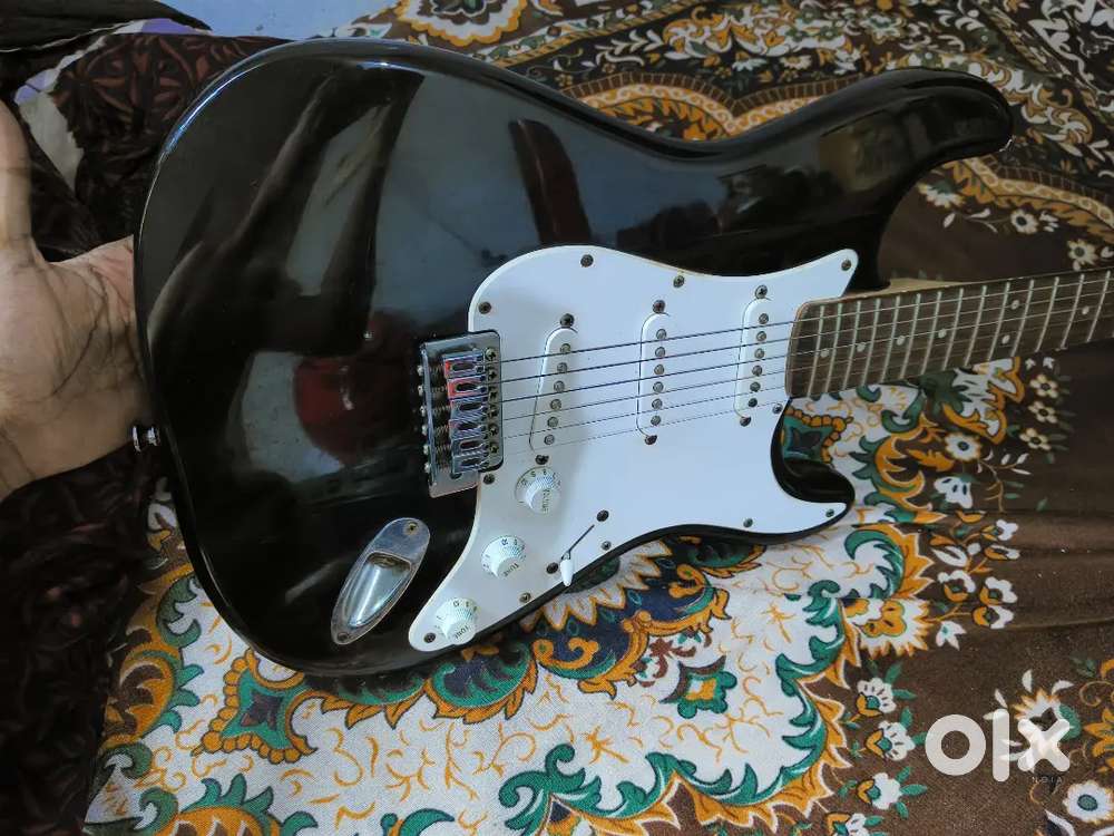 Fender Electric Guitar and Zoom G1XFour Guitar Processor