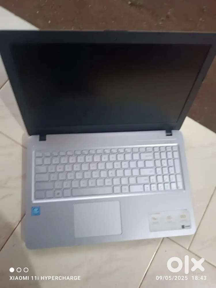 ASUS LAPTOP 4 GP RAM 1000 GP HDD WIFI WEBCAM INTEL CELERION PROCESSOR