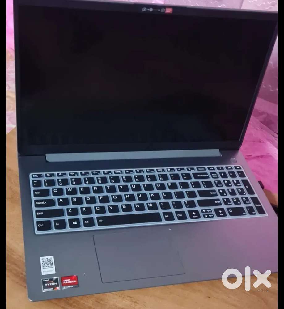 Lenovo V15 AMD Ryzen 3 Quad Core 7320U 8 GB/512 GB SSD/Windows 11 Home