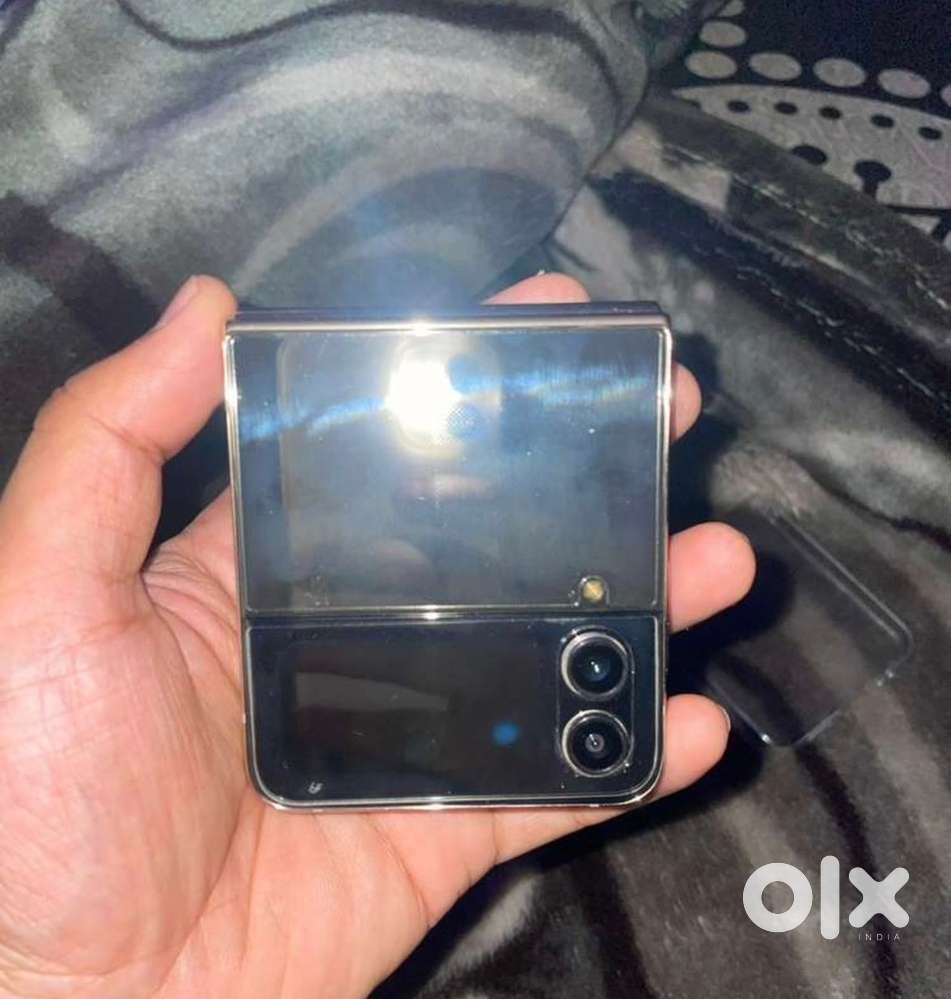 Samsung flip 4 gold edition