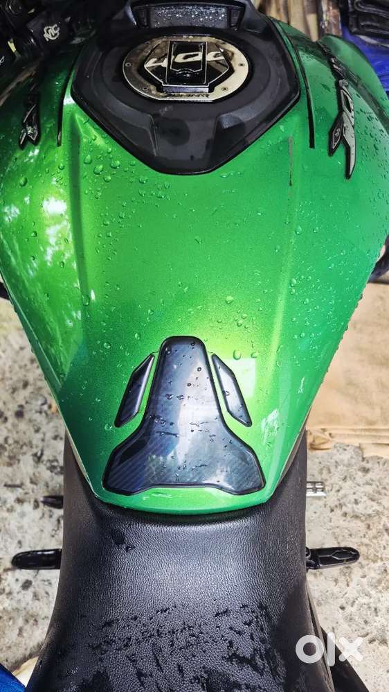 Bajaj dominar 400cc Aurora Green body parts,Tank Cover, Tank Flap