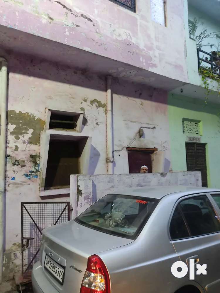 Old property in lalbag car Ghar tak aaati hai
