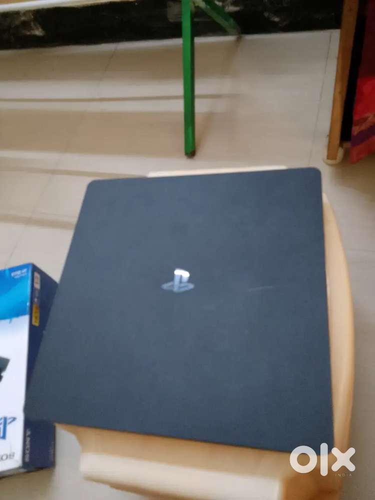 Ps4 slim 1tb console price negotiable