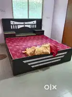 7×6  साईज बेड  बॉक्स  गादि सोबत छान आहे