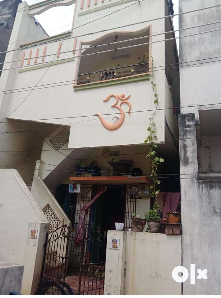 Individual 2 floor building for sale