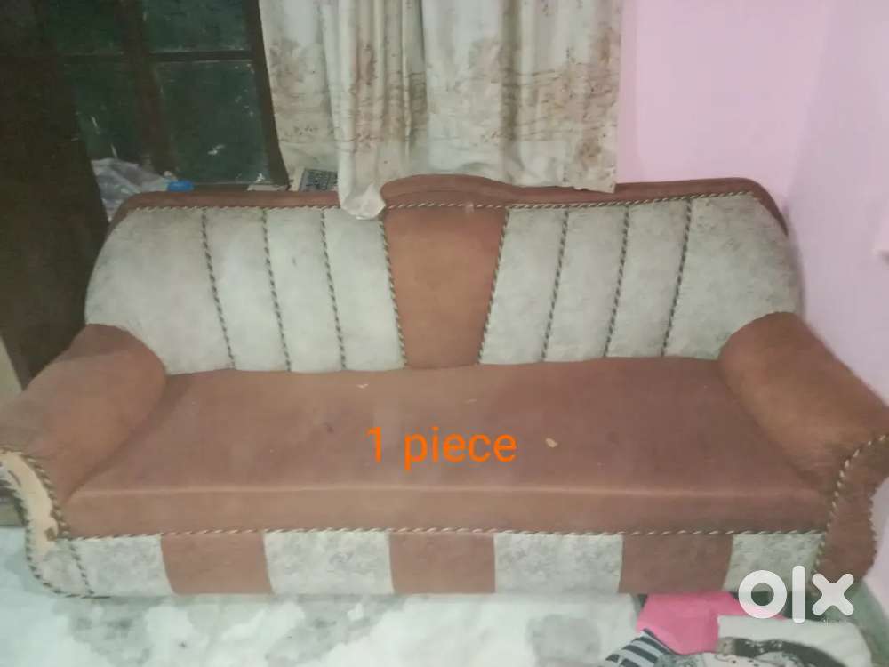 Sofa 1 siter 2 piece and 4 siter 1 piece