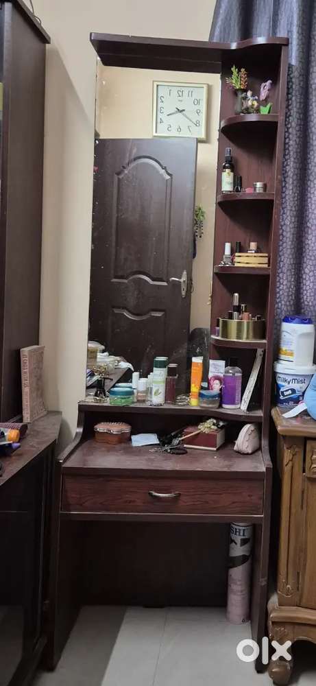 Dressing table