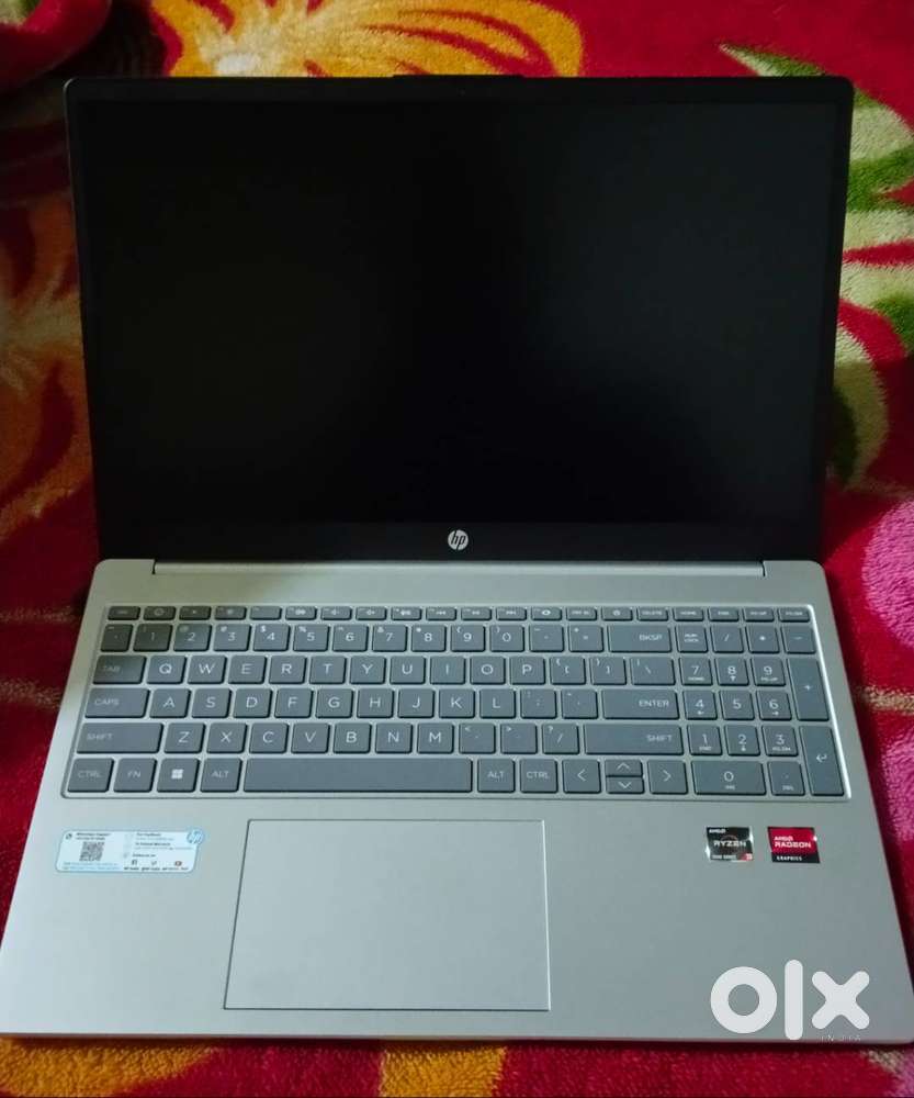 HP 15 8GB RAM 512GB state drive AMD RYZEN 3 7000 SERIES 1 year old