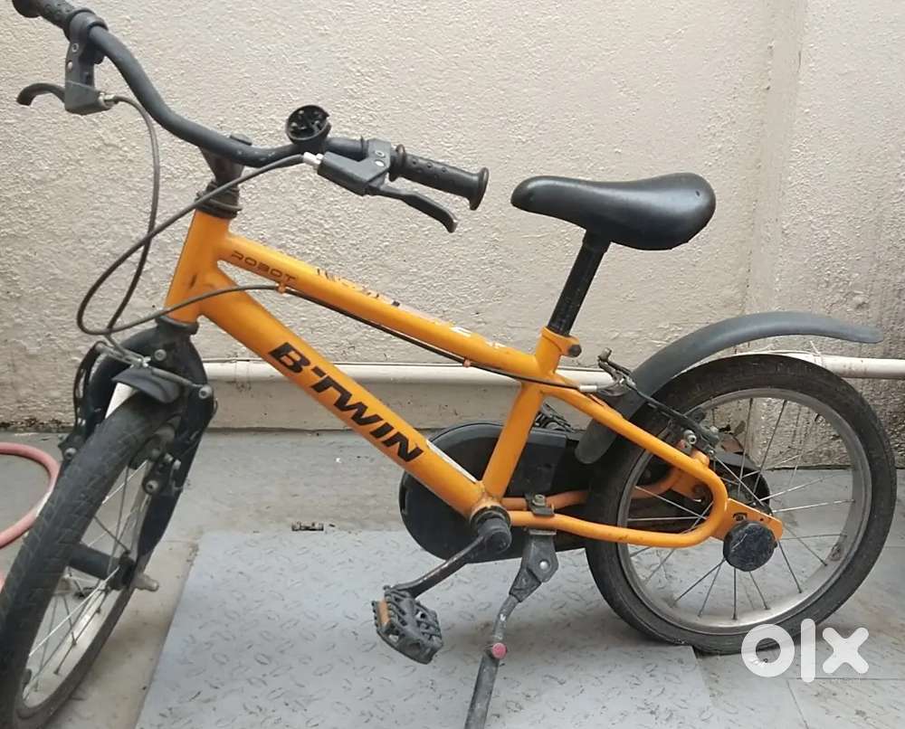 B twin cycle , suitable for 3- 7 yr old