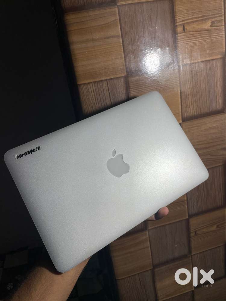 Macbook Air 11 inch 256GB ‘Urgent Sale’ apple logo glow