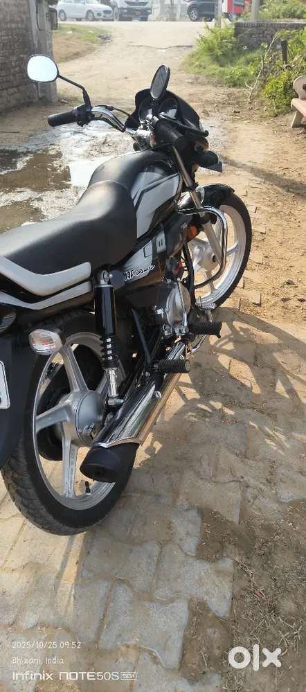 Bike for sale 1 saal hua h.. As new piece condition..