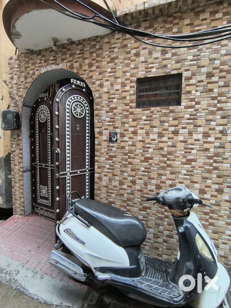 1. 35 Gaj Ready to Move House  Wide Front  Just ₹3299999(NEGOTIABLE)