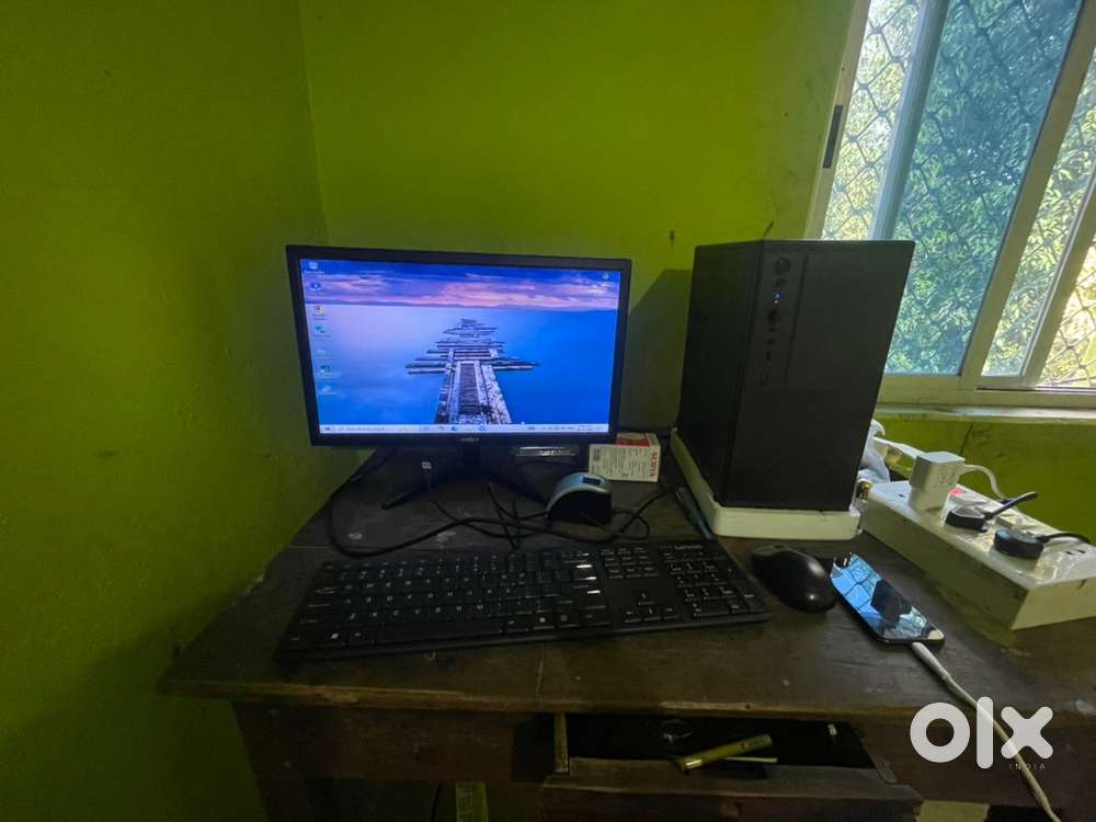 Full computer set with bill and box