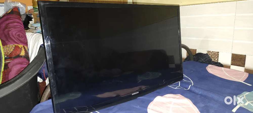 Non smart SAMSUNG 28 TV