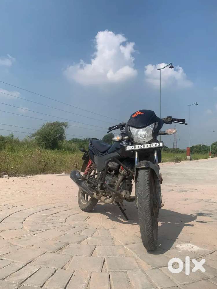 Model : 2016 HONDA / LIVO