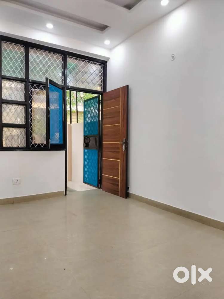 Sale 2 bhk front vaishali gzb