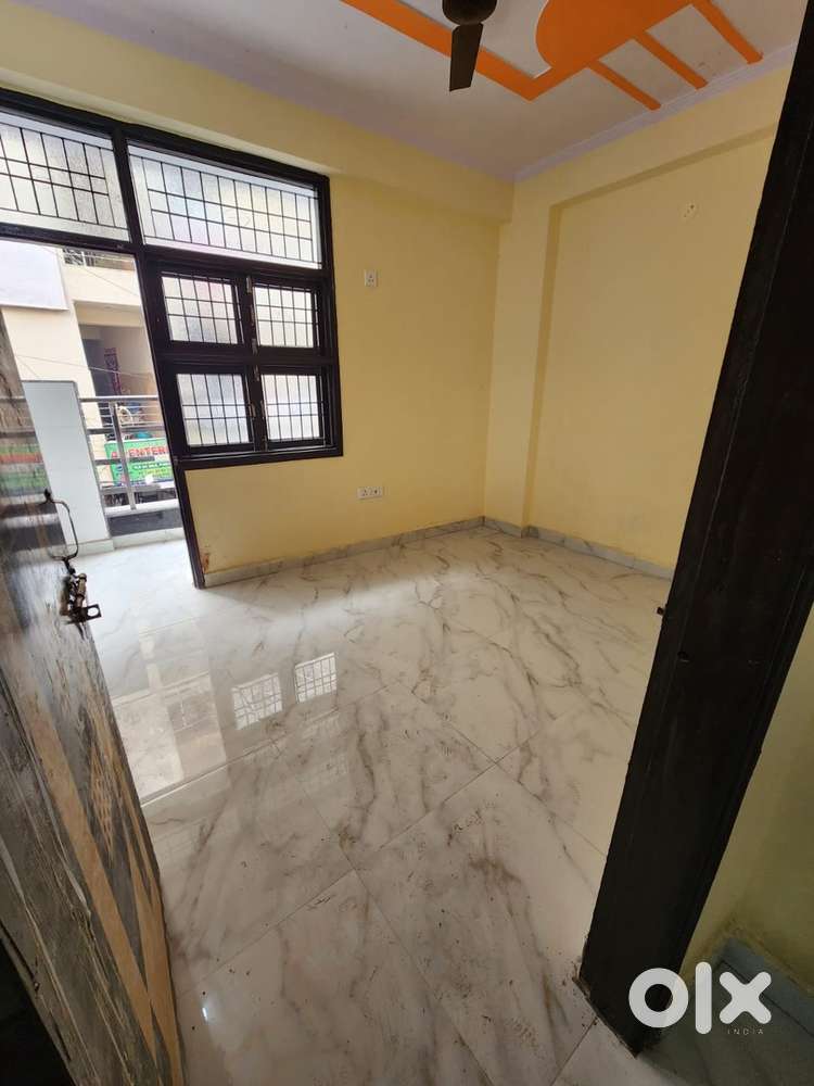 1rk  1bhk. 2bhk.Room available hai good location