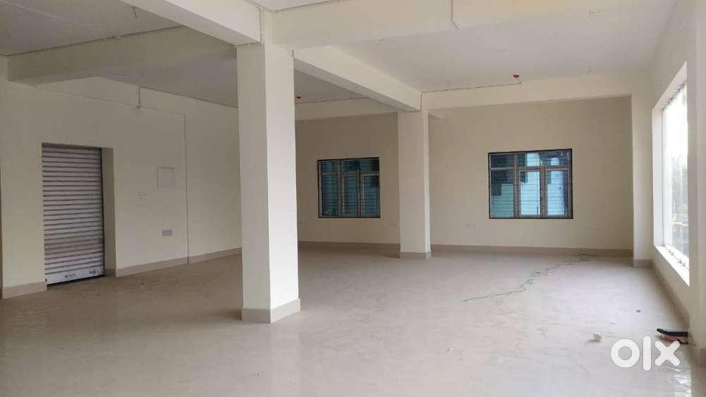 Versatile Property Suitable for Office, Showroom, or Educational Use