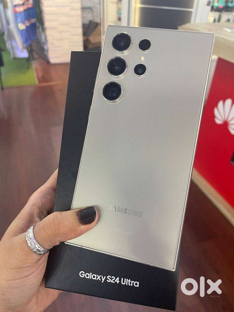 Selling My Samsung S24 Ultra, Less Used, Excellent Condition,12/256GB.